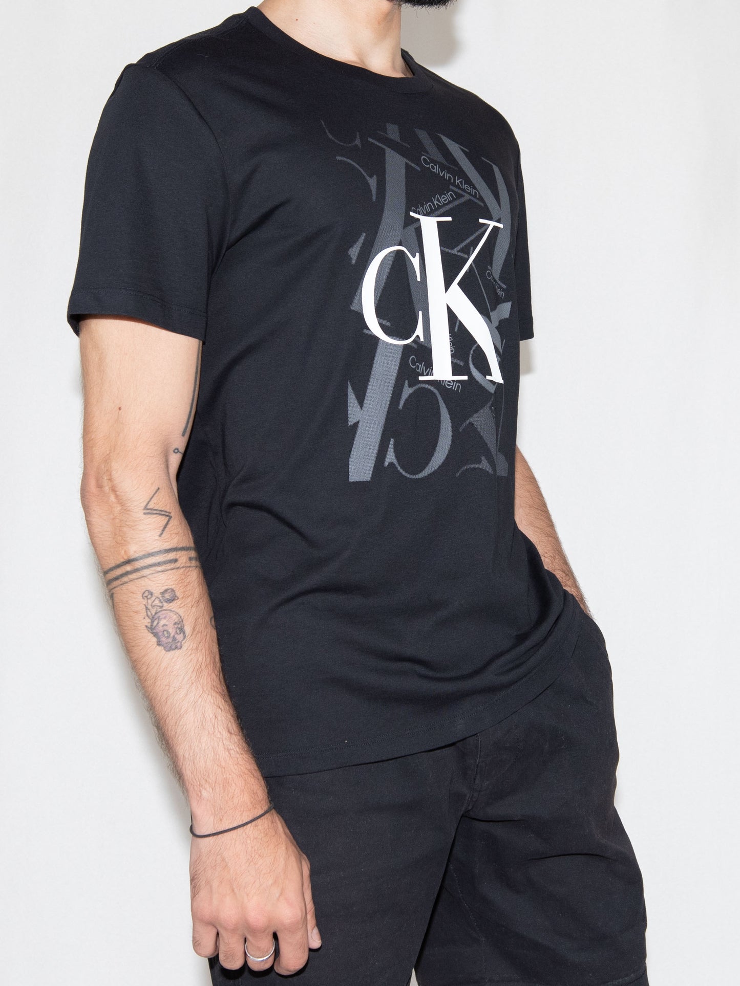 Black Calvin Klein Tshirt-S Brand New / Calvin Klein / S