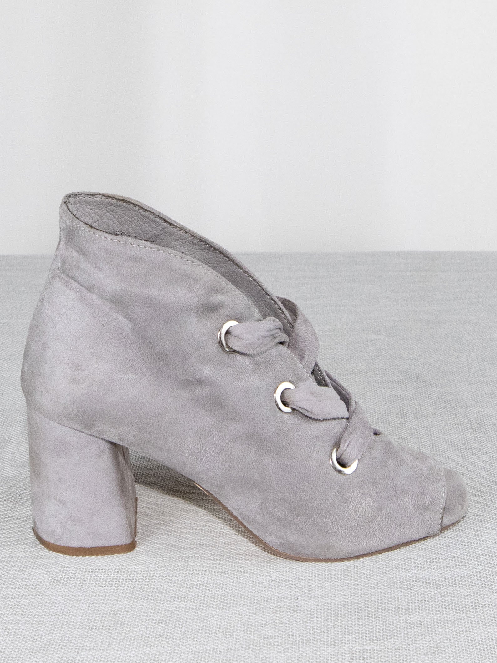 Gray Heels-36 Excellent / Gray / 36